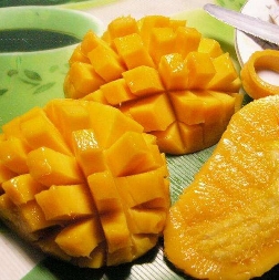 芒果怎么削皮方便 如何更快更干净的剥芒果
