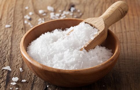 如何巧用食盐处理生活中的小问题 盐的功效和作用有哪些